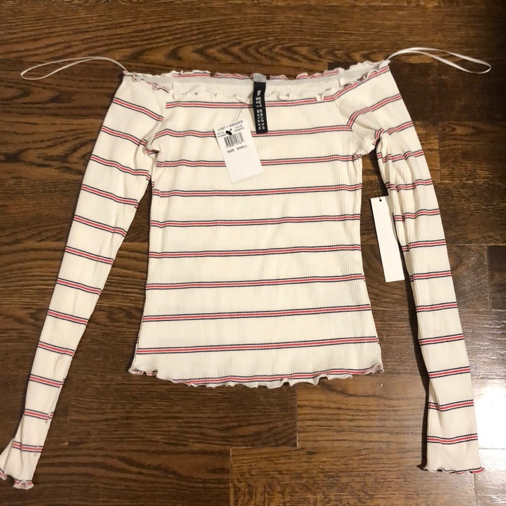 NWT Design Lab | Off the shoulder top, size small - Picture 3 of 5